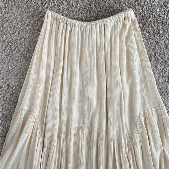 Elegant Cream Women's Skirt - Picture 2 of 2